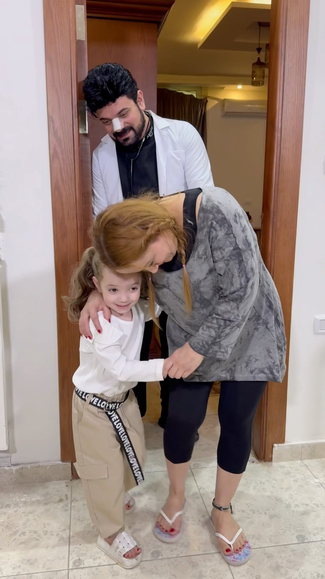 ساعدت والدتها حتى تعمل عملية و تشفى