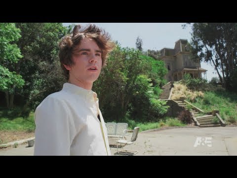 Freddie Highmore visits Psycho house, Bates Motel at Universal Studios Hollywood for SDCC 2013