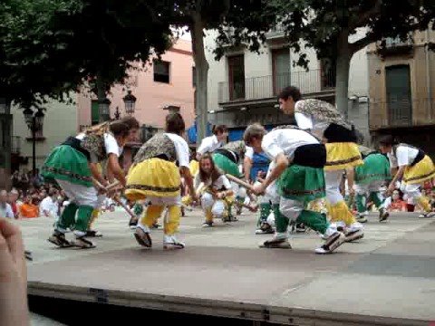 Ball de bastons del Vendrell - YouTube