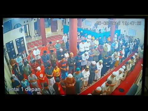 زلزال يضرب #اندونسيا وقت الصلاة لم يثب منهم الا القليل اللهم ثبتنا والطف بهم