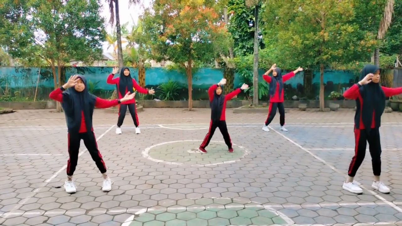 Senam Maumere (MIN 2 Lombok Barat)