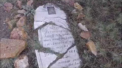 The gravesite of the Gunfighter William E. Carder ...