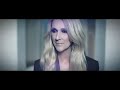 Celine dion se fait menotter dans une pub pour sa marque de vetement pour bebes