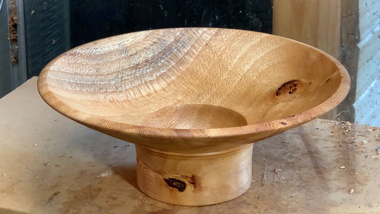 Richard Raffan finds a pedestal bowl in a splitting lump of silky oak