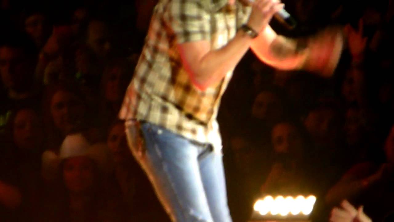 Jason Aldean "1994" NYC 3/2/13 YouTube