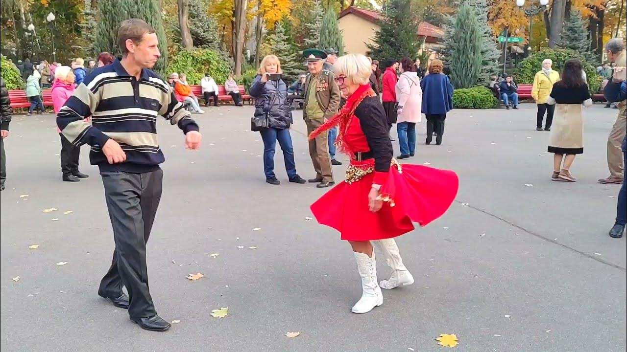 парк горького харьков танцы пожилых. танцы в харькове. танцы в парке горького в харькове. парк горького харьков танцы пожилых видео. танцы в харькове для пожилых в парке горького с ириной.