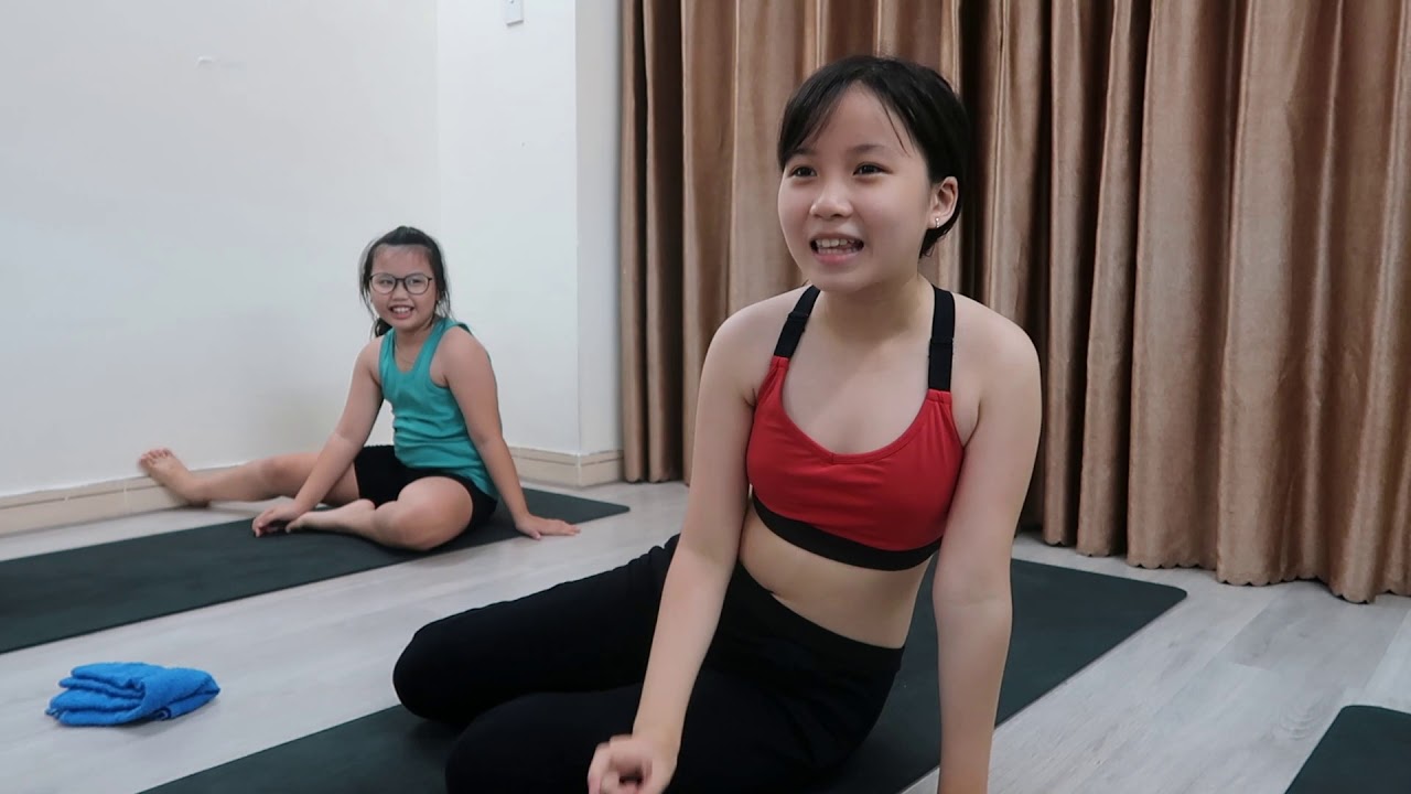 Lớp học yoga cho trẻ em tphcm | Tập Yoga cho trẻ nhỏ: những ngày đầu của Bé CIU với lớp học Yoga của cô Ngọc