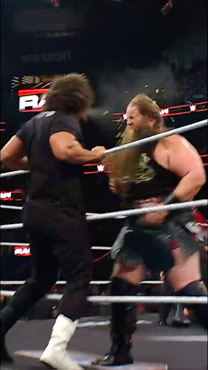 So not cool, Carlito ?? #RawOnNetflix #WWERaw