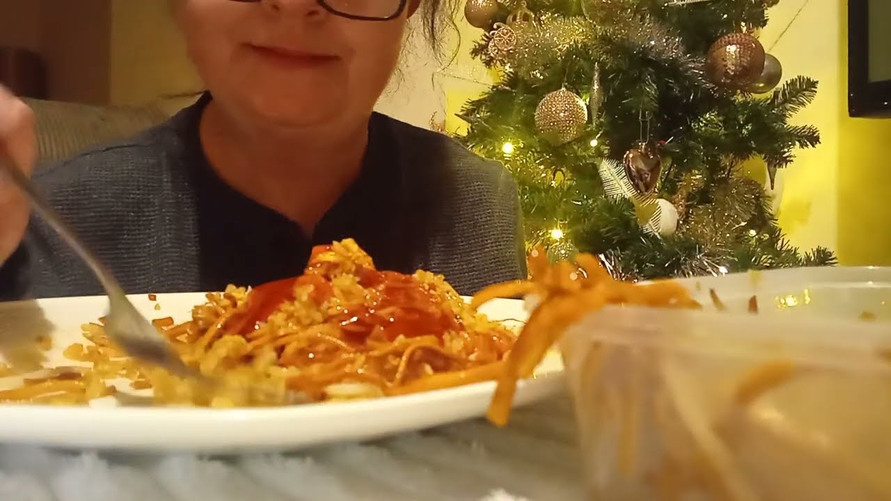 ASMR EATING CHINESE FOOD 👌😋🥢 NOODLES, EGG FRIED RICE & SWEET & SOUR SAUCE #chinesefood 