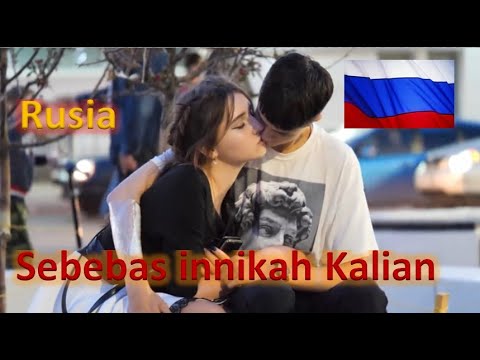 Video: Matahari Berciuman. Aktris Cantik Rusia Dengan Bintik-bintik