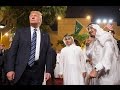 خادم الحرمين الشريفين والرئيس الأمريكي #دونالد_ترمب يتجولان في مرافق مركز الملك عبدالعزيز التاريخي .