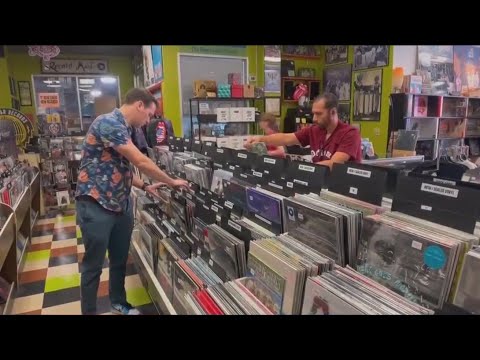 Read more about the article Vinyl records outsell CDs for first time since ’87 – FOX 26 Houston