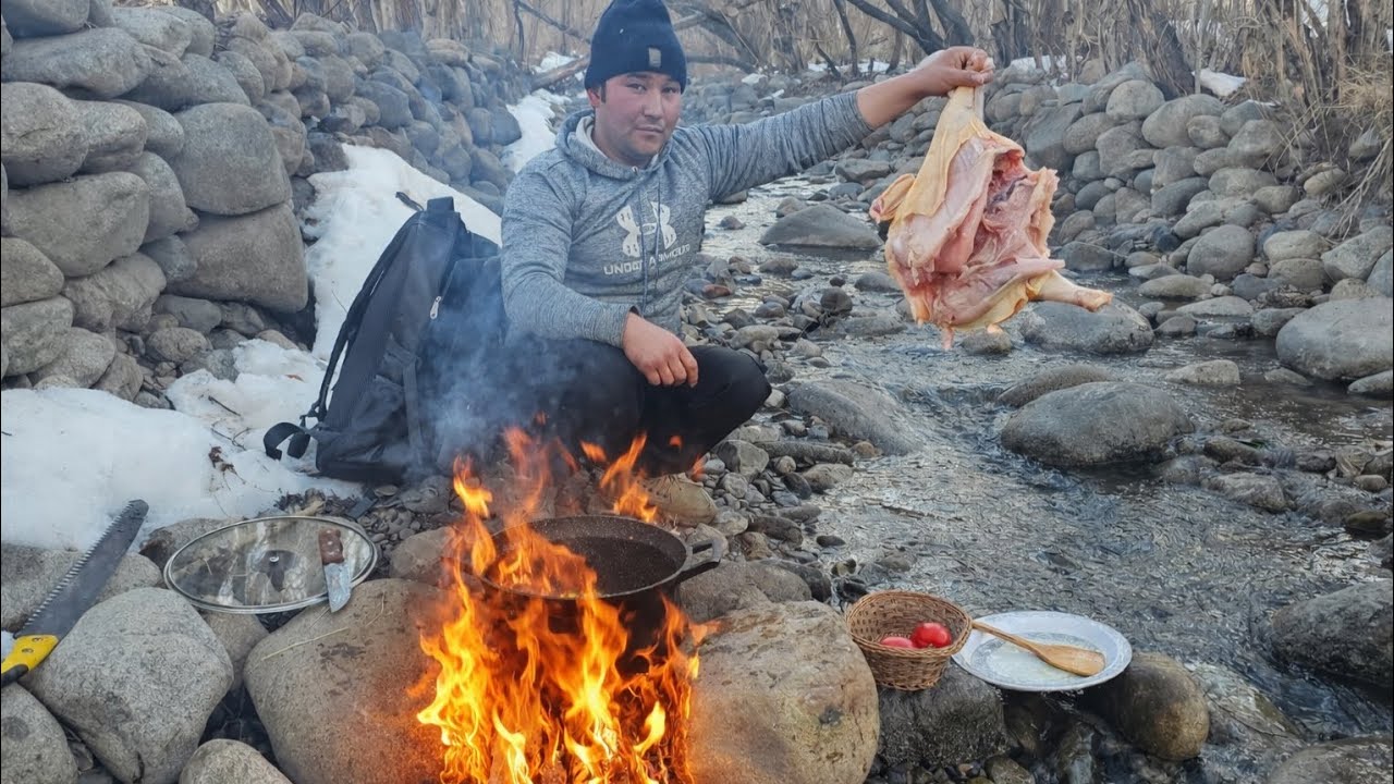 ChickeChicken biryani was cooked in the heart of nature, in the open air and over a fire  simple an