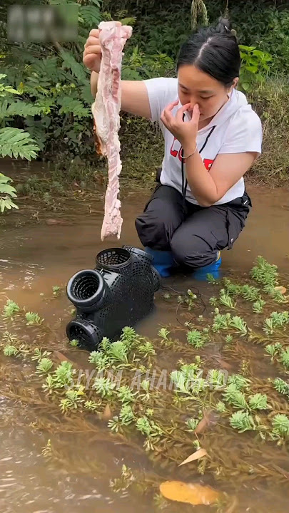 How big fish did the girl catch? #fish #forest #fishing #skills #survival