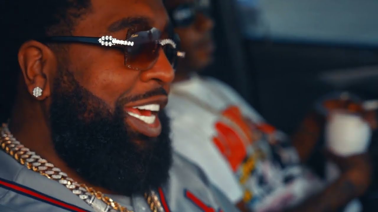 Guarda Jaye Biggs - Easy (Official Video) su YouTube Guarda Jaye Biggs - Easy (Official Video) su YouTube