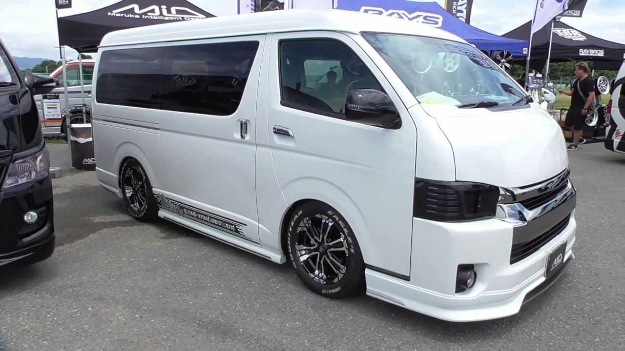Toyota hiace 200