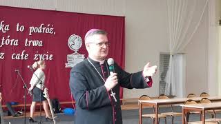 Biskup Wiesław Śmigiel odwiedził Zespół Szkół nr 2