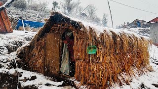Most Peaceful Relaxing Himalayan Village Lifestyle into the Snow | Cooking and Eating With Snow |