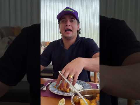 Tirullipa almoçando na casa do Natanzinho Lima