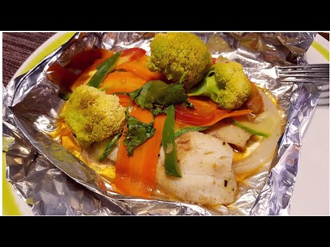 Video: Pescado Con Verduras En Papel De Aluminio