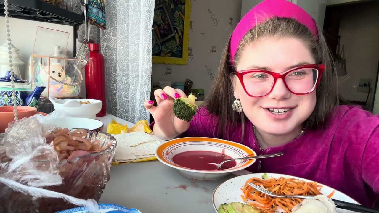 РУССКИЙ МУКБАНГ БОРЩ ИРИНА КОСТЫЛЕВА ЧЕЛОВЕНК ФЕНОМЕН 😁 СВИНОЖОР