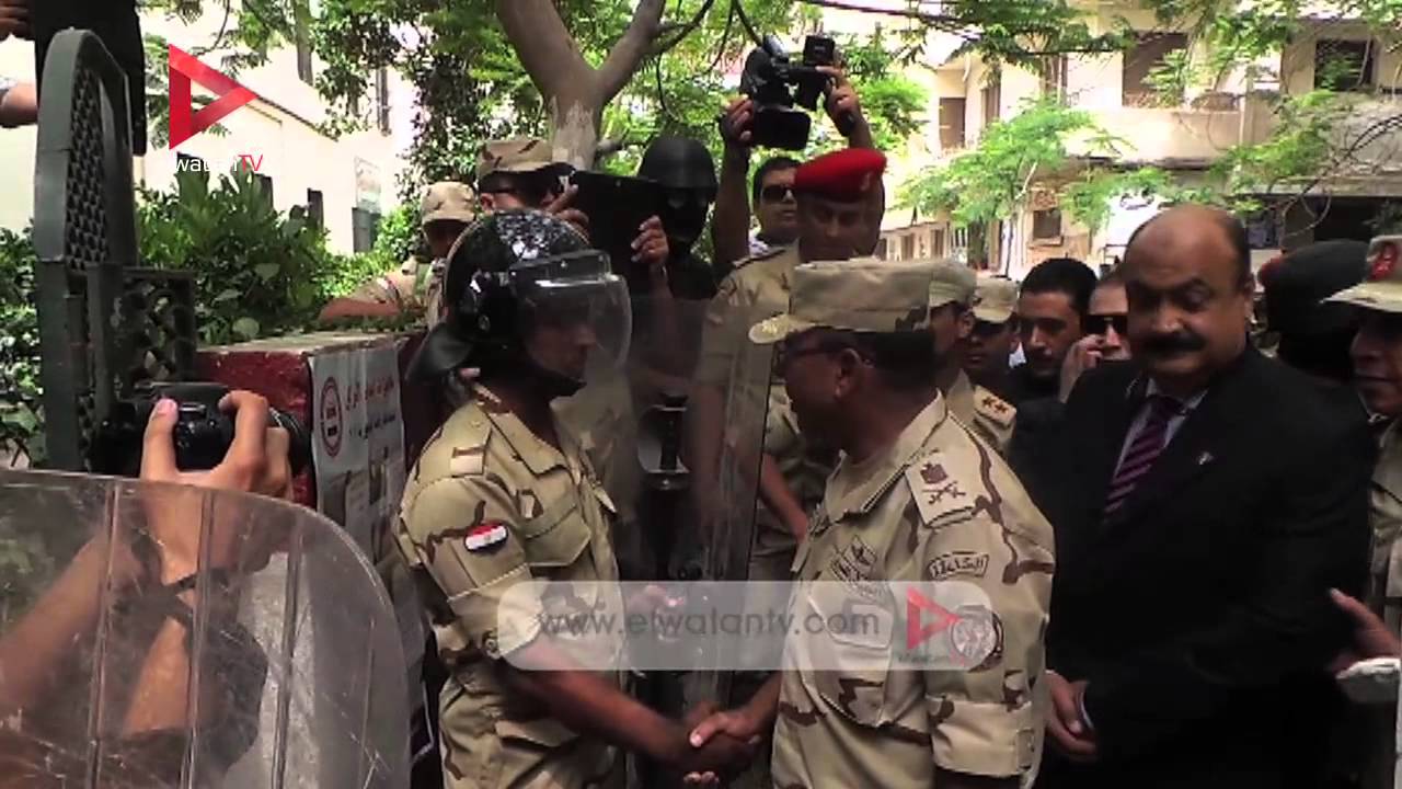 رئيس أركان الجيش الثاني الميداني يتفقد اللجان الانتخابية في المنصورة