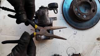 Como regresar piston de caliper trasero de disco seat ibiza 2007