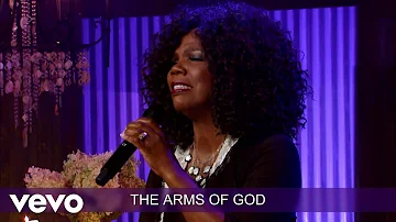 Lynda Randle - Sheltered In The Arms Of God (Lyric Video / Live)