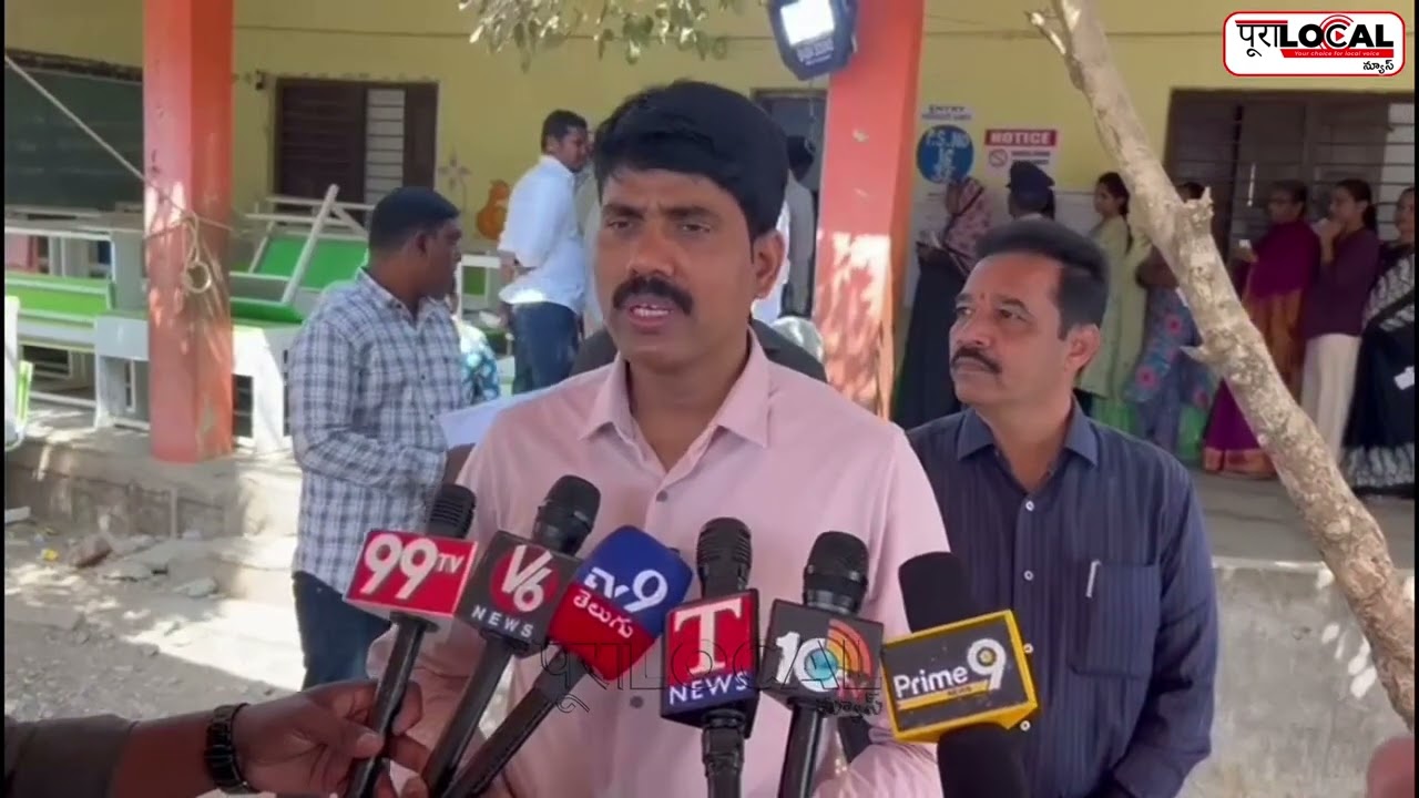 రంగారెడ్డి జిల్లా చేవెళ్ల మున్సిపాలిటీ పోలింగ్ కేంద్రాన్ని సందర్శించిన కలెక్టర్....