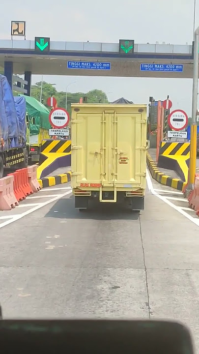 Exit Toll Waru Gunung Surabaya. Bayar Dengan Kartu E-Toll