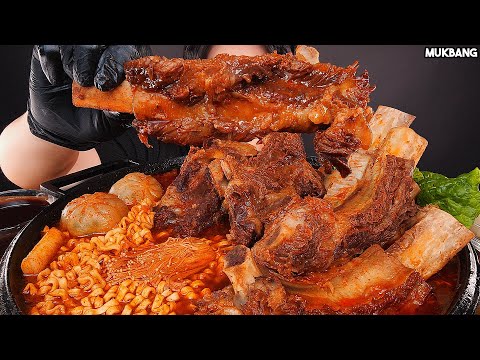 asmr-mukbang-|-spicy-braised-beef-ribs-(galbijjim)-mushroom-dumpling-noodles-eating-대왕갈비찜-만두-먹방!