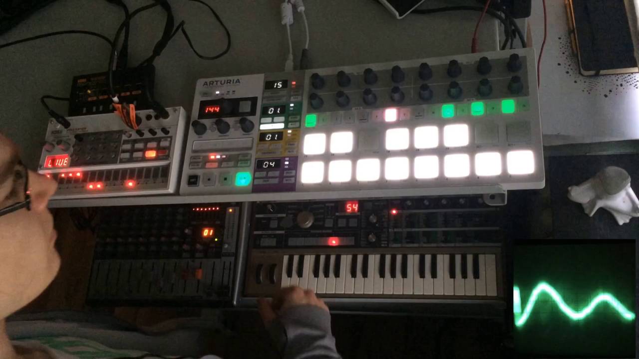 Synth Jam 4 + Oscilloscope (Arturia Beatstep Pro, Microbrute; Volca Sample