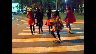 Dançando Ao Som De Girls Just Want Have Fun - Cyndi Lauper.