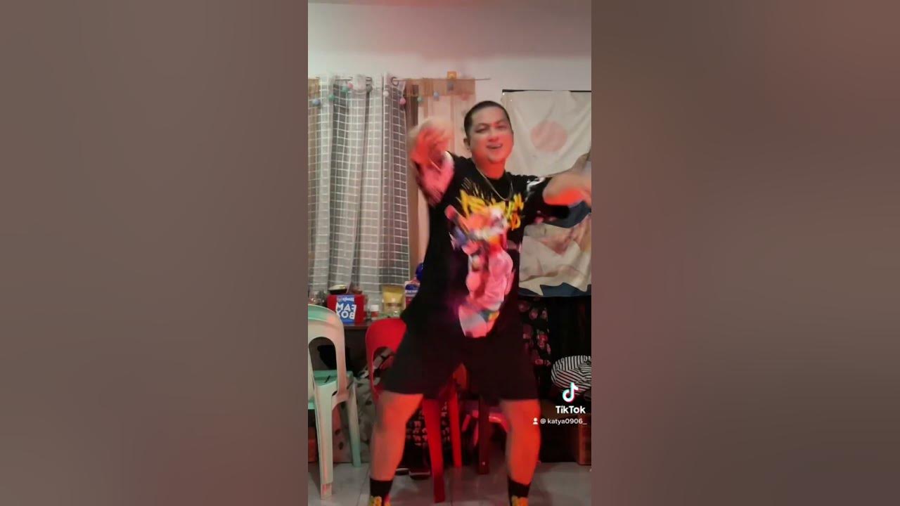 She dance like Shakira #tiktokdance #tiktokdancechallenge - YouTube