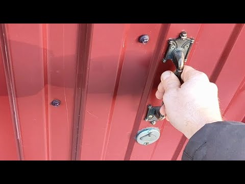 Хитрая система свой-чужой пускает без ключа. Открывание двери с секретом !!!