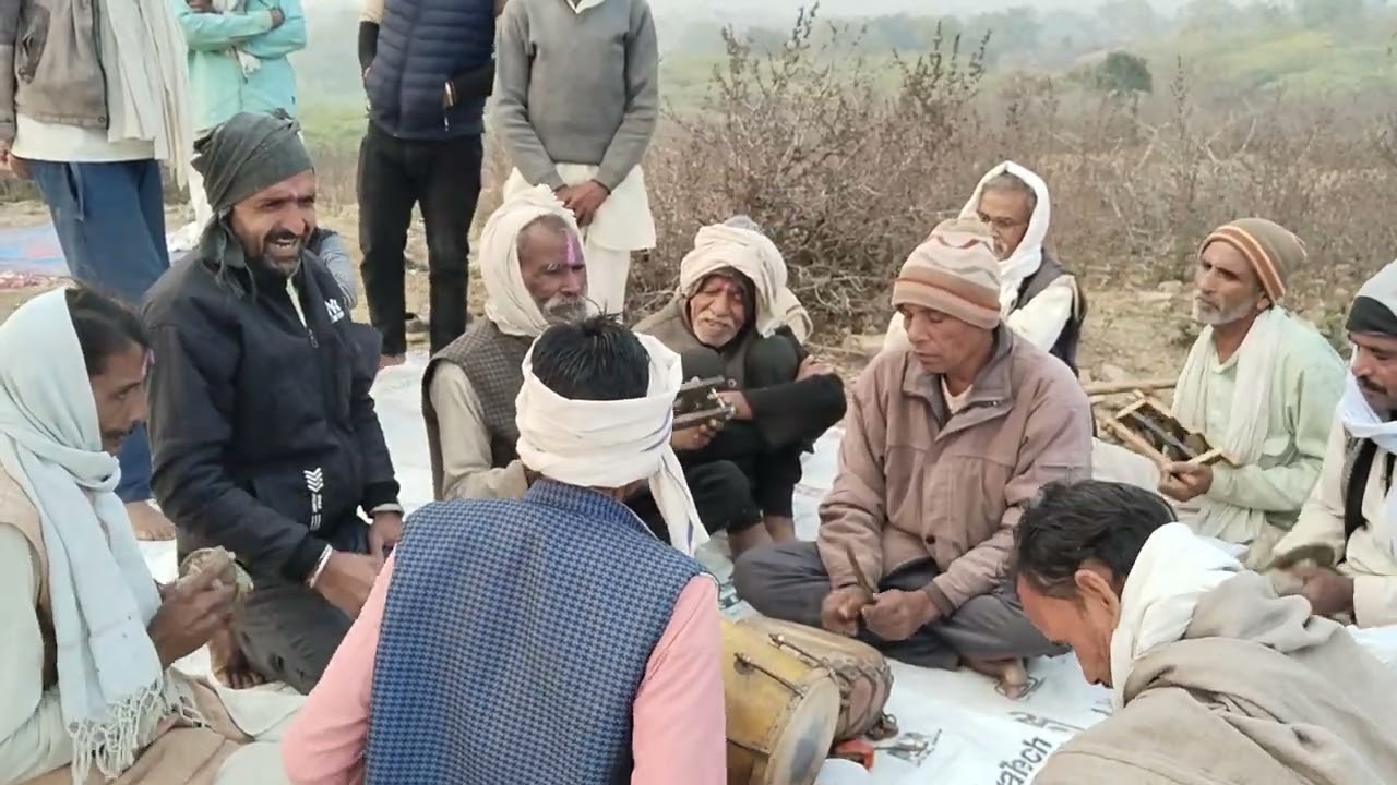 बुन्देली फाग। राम लखन दूल्हा बने भरत शत्रुघ्न संघ।जनकपूरी में पहुंच गए बरसत है रसरंग।श्री मझले राजा 