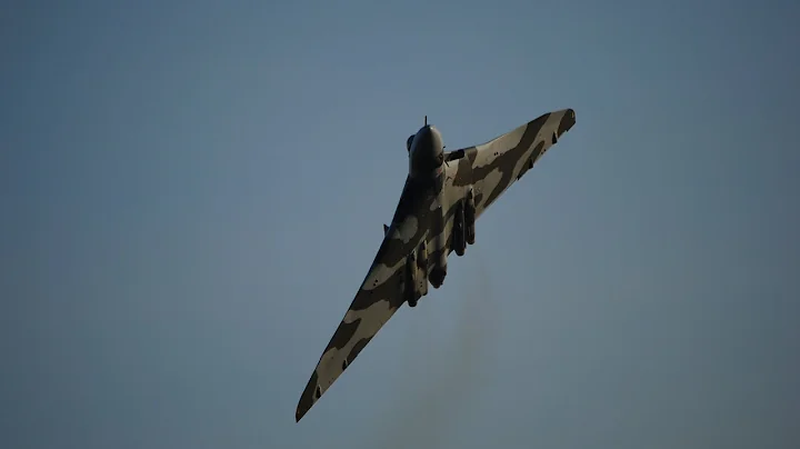 The Vulcan Roars over shuttleworth in its final display of 2015