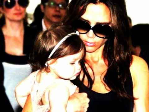 Video: Harper Beckham merge pe urmele mamei