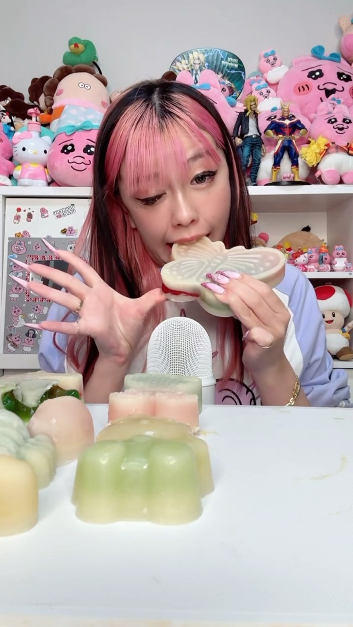 The 20,000 yen wax bottle candy tasted so bad #shorts - YouTube