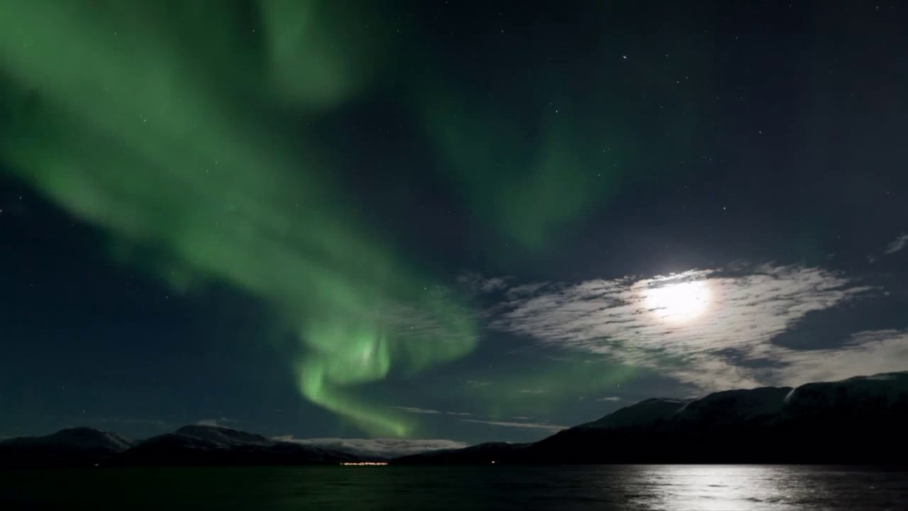 Weekend A La Carte Northern Lights During Full Moon Youtube