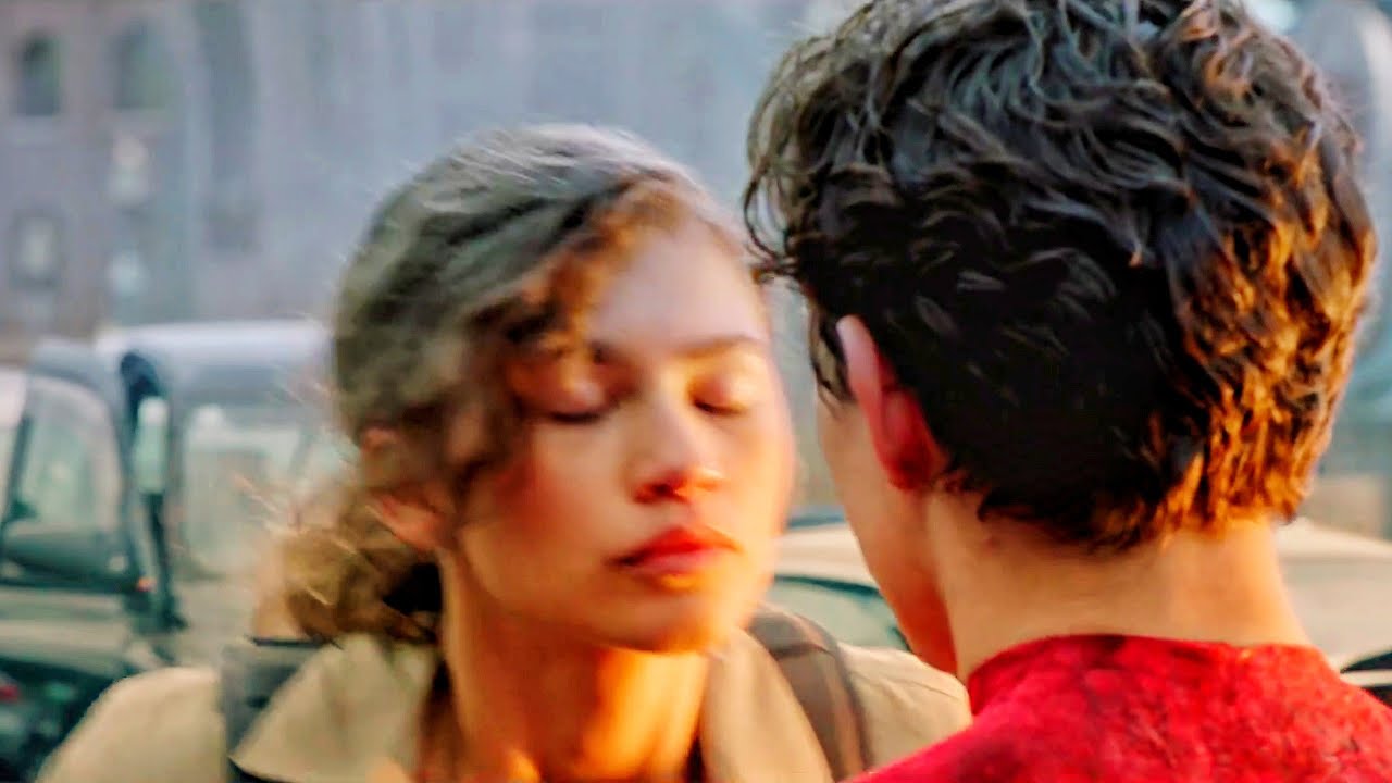 Peter kisses MJ scene - spiderman far from home (2019) #SpiderMankiss #