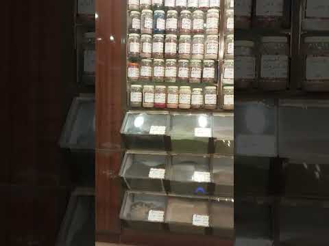 محل لبيع العطارة في منطقة الرصيفة مكة المكرمة