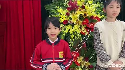 Học sinh trường Tiểu học Đông Ngạc chúc giáo viên 20/11