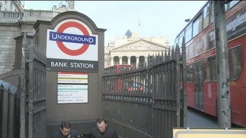 EU moves to cap bankers bonuses