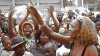 les dauph,ines    gloire aux femmes  bikutsi  cameroun  (les dauphines@ymail.com.