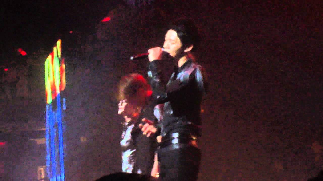 120309 JYJ World Tour in Chile - Fallen Leaves [Fancam]