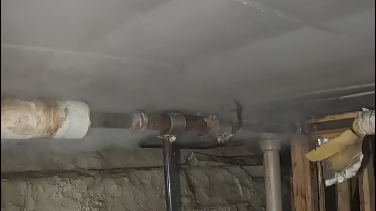 Во время замены предохранителя вышла из строя паровая труба — ситуация быстро стала опасной.