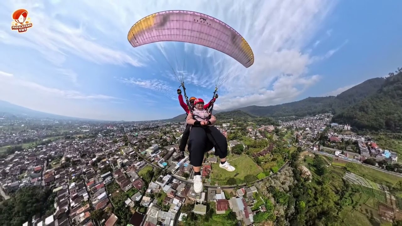 Melayang Seperti Burung Paralayang Batu 