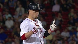 TOR@BOS: Vazquez lifts an RBI double to right-center