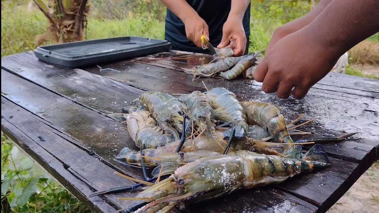 CAMARÃO PITU ASSADO COM VINAGRETE E CARANGUEJO 🦀.